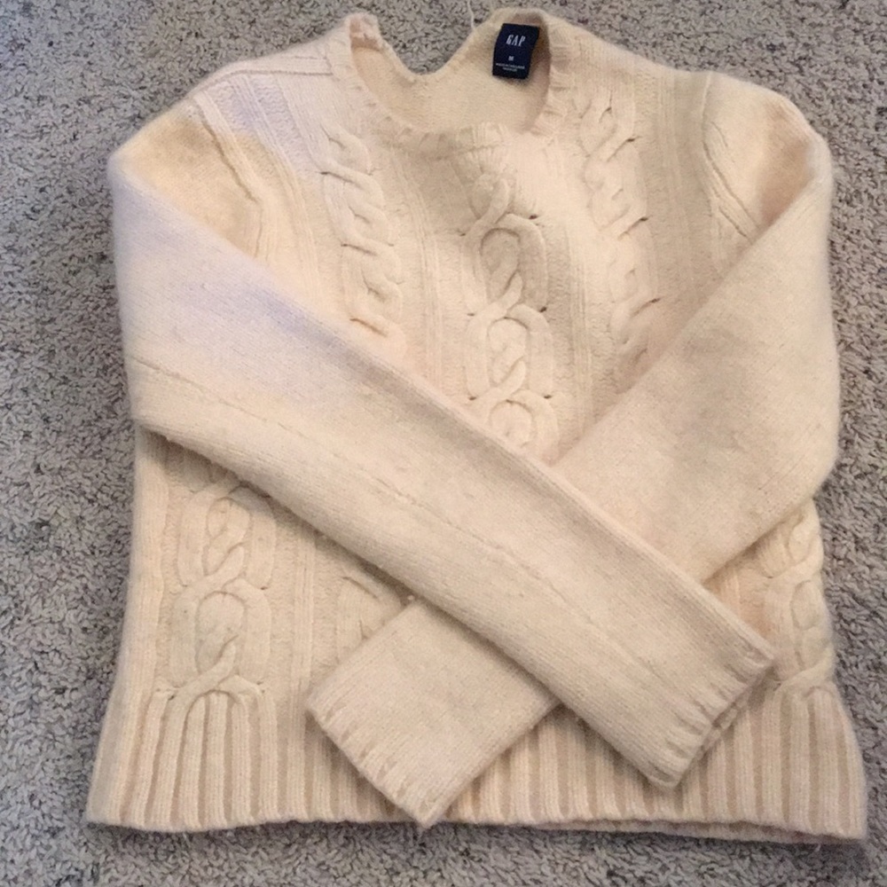 Gap sweater size Meduim